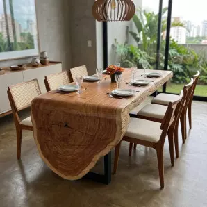 Mesa de Jantar Cascata Borda Viva em Madeira Nobre de Lei com Base de Aço