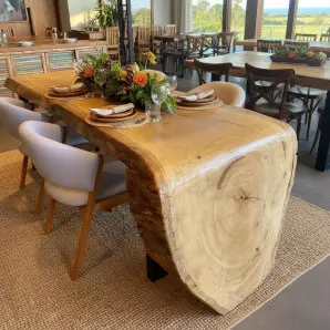 Mesa de Jantar Orgânica Estilo Cascata em Prancha Única de Madeira Maciça