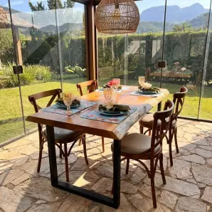 Mesa Maciça em Tronco Inteiriço de Madeira de Lei para Varanda Gourmet